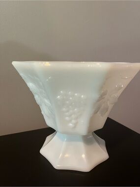 Vintage Anchor Hocking Harvest Grape White Milk Glass Large Footed/Pedestal Bowl